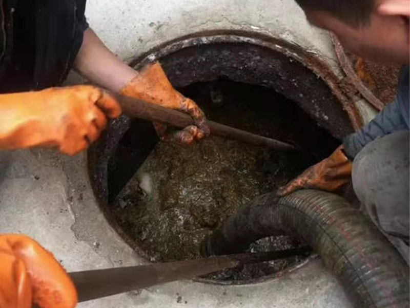 康马清理化粪池时如何避免沼气的危害?